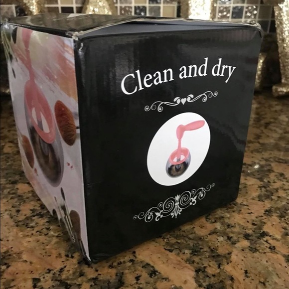 ❌SOLD❌Makeup brush cleaner - Picture 2 of 3